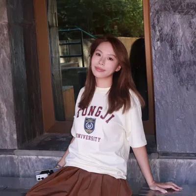 Xiaomeng Wang wearing a Tongji University T-shirt